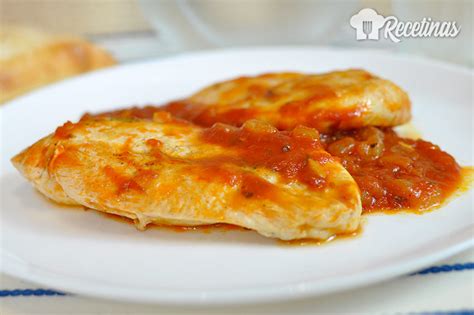 Pechugas de pollo en salsa picante de tomate
