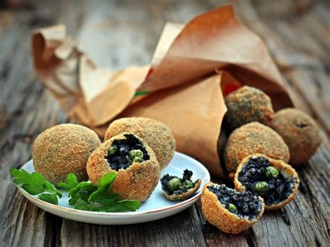 Ingredientes para croquetas de arroz negro