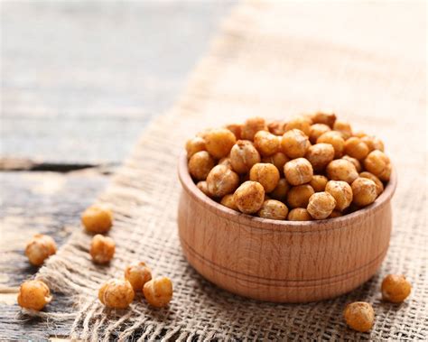 Garbanzos tostándose en el horno