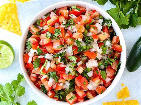 Pico de gallo fresco con jitomate, cebolla, chile y cilantro
