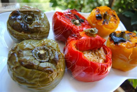 Pimientos de asar de colores rellenos con arroz y sofrito