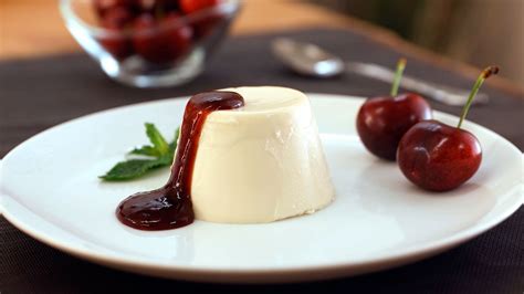 Panna Cotta con salsa de cerezas