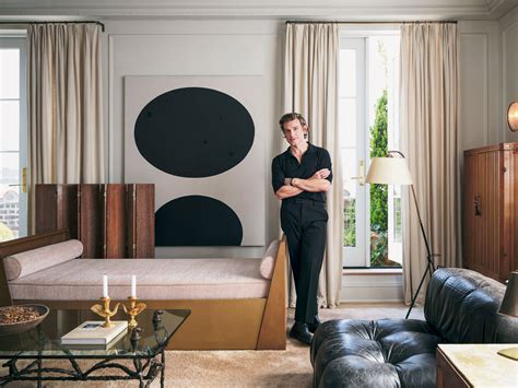 Jeremiah Brent diseñando un interior