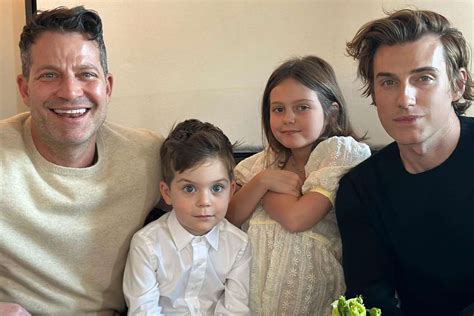 Nate Berkus y Jeremiah Brent con sus hijos