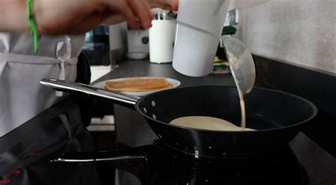 Proceso de batido de la masa de crepes