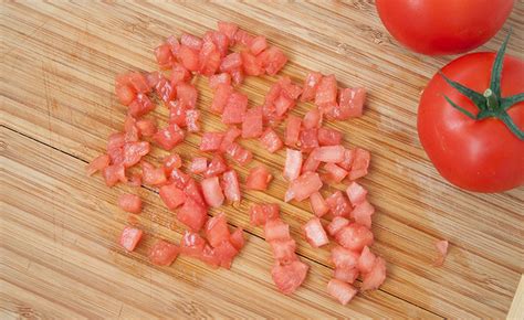 Secuencia de corte de tomate en cubitos