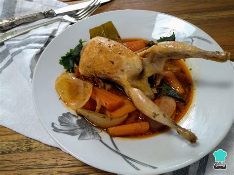 Plato de huevos de codorniz en escabeche