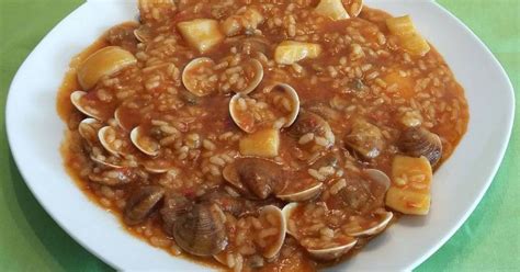 Proceso de cocción de arroz con chocos y almejas en Thermomix
