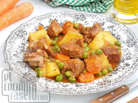 Estofado de cerdo con patatas y zanahorias