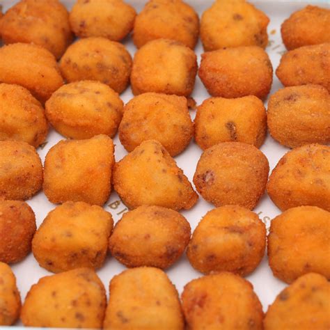 Masa de croquetas enfriándose en una bandeja