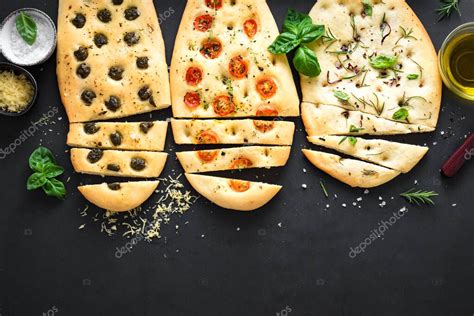 Focaccia recién horneada con ajos