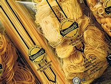 Pastas Sanmartí secándose en armarios de madera