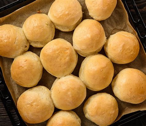 Bollos de pan de patata recién horneados
