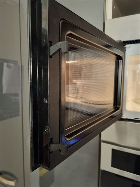 Puerta de microondas con junta de goma