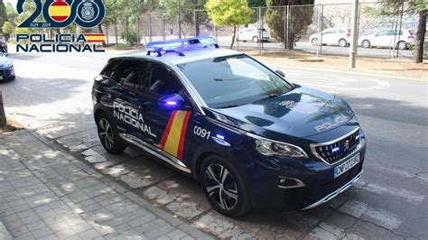 Vehículo policial tras un incidente violento