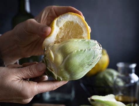 Ilustración de alcachofas limpias y preparadas para cocinar