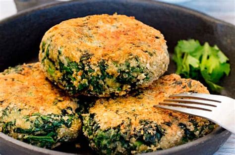 Ingredientes frescos para croquetas de espinaca
