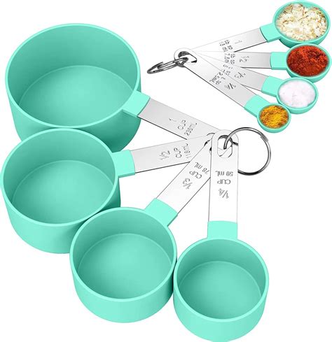 Balanza de cocina digital y tazas medidoras