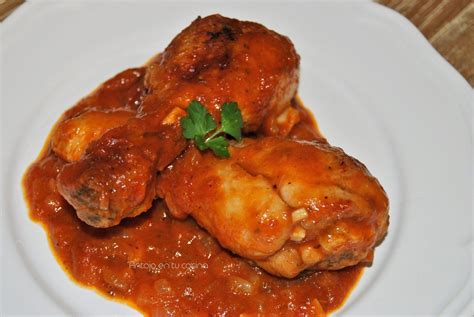 Pollo con salsa de tomate