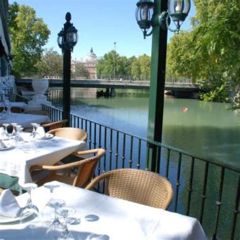 Terraza del Restaurante Rana Verde con vistas al río Tajo