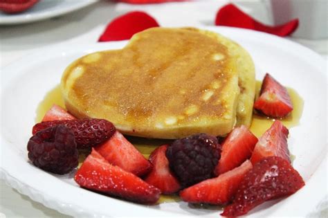 Tortitas con frutas y sirope