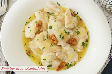 Kokotxas de bacalao preparándose al pilpil