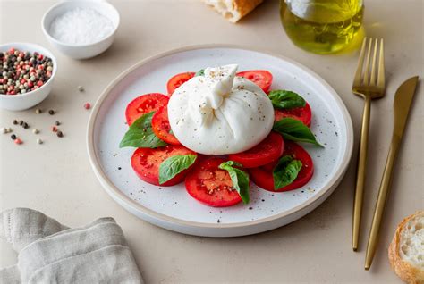 Diagrama de los ingredientes y capas de la burrata