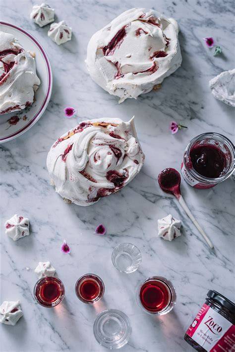 Merengues horneados con mermelada