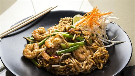 Plato de Pad Thai tradicional