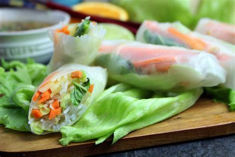 Rollitos vietnamitas frescos con salsa