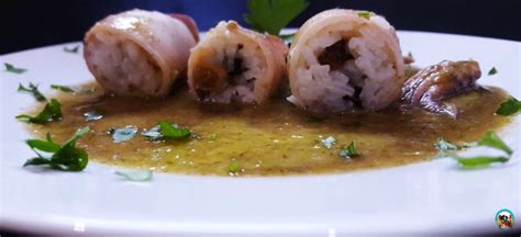 Calamares rellenos servidos con arroz