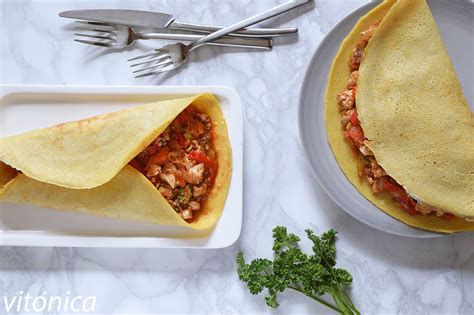 Crepes de pollo y verduras con salsa de zanahoria