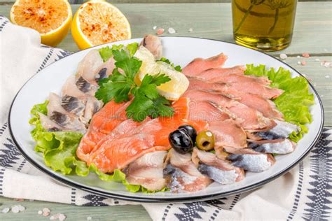 Pescado salado en un plato