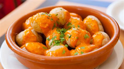 Papas arrugadas con mojos