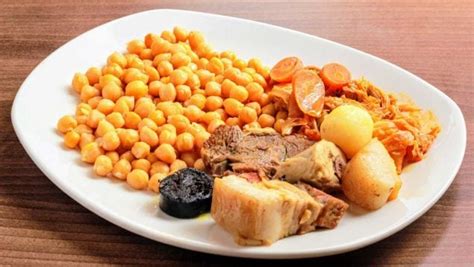 Ingredientes del cocido listos para la olla