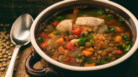 Lentejas con pollo y vegetales