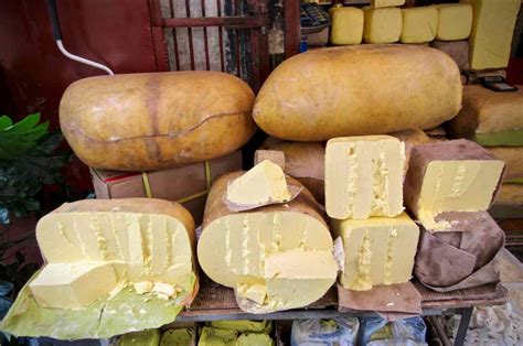 Queso Chhurpi secándose al sol en el Himalaya