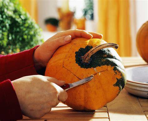 Paso a paso pelando calabaza con cuchillo