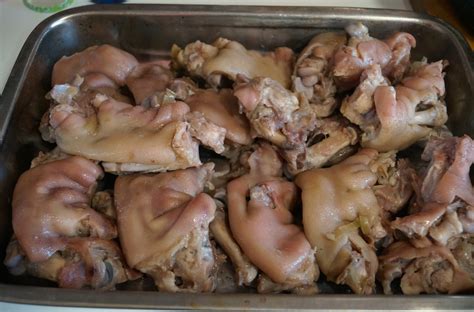 Manitas de cerdo cocidas y deshuesadas