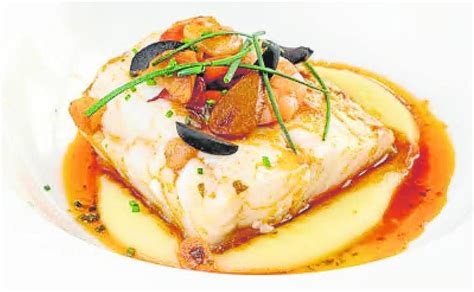 Plato de bacalao al ajo arriero con huevo escalfado y tomate de Mansilla