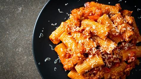 Macarrones con salsa boloñesa y queso