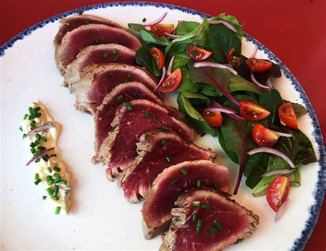 Tataki de ternera con salsa de soja y jengibre fresco