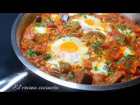 Ingredientes principales para berenjenas guisadas con tomate y huevo