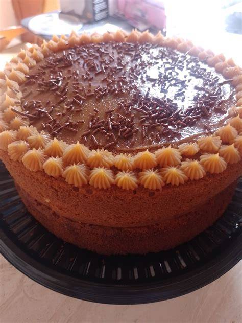 Torta de chocolate con relleno de arequipe
