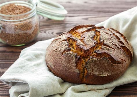 Pan de trigo sarraceno recién horneado