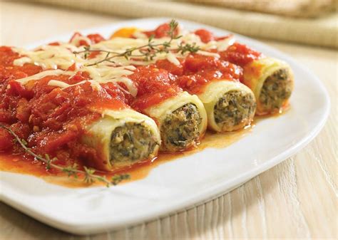 Canelones de berenjenas y carne emplatados