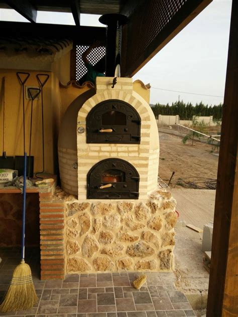 Horno de leña tradicional de jardín