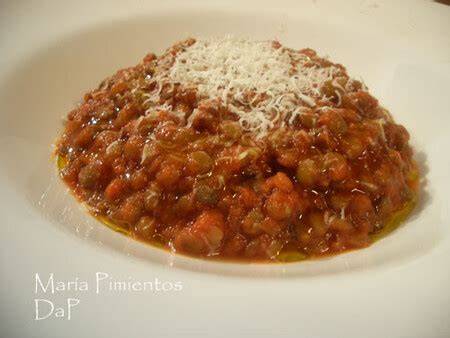 Lentejas rojas con tomate y parmesano