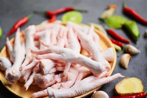 Patas de pollo crudas