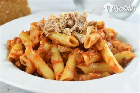 Macarrones de lenteja con atún y tomate